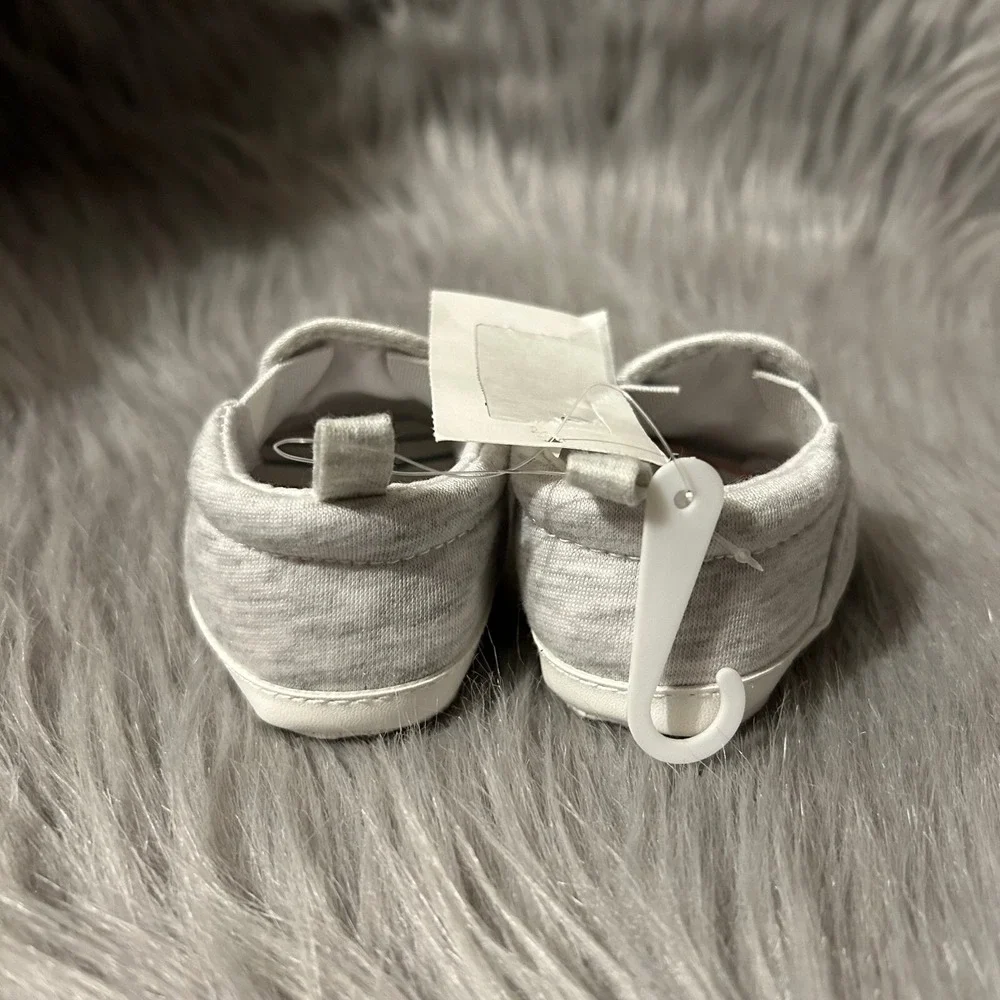 Carter's Child Of Mine Baby Shoes Infant Size 0-3 Months Grey Soft Sneakers
